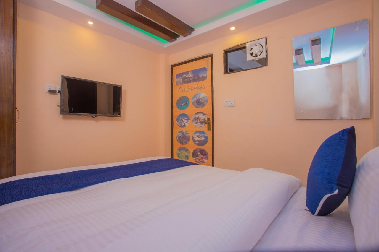 Oyo Hotel Antique Kutty Катманду Экстерьер фото