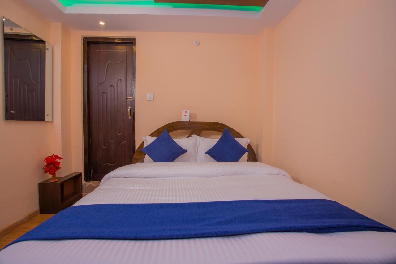 Oyo Hotel Antique Kutty Катманду Экстерьер фото