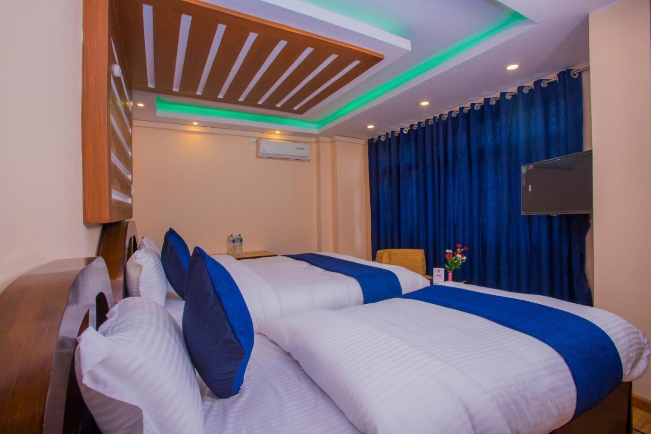 Oyo Hotel Antique Kutty Катманду Экстерьер фото