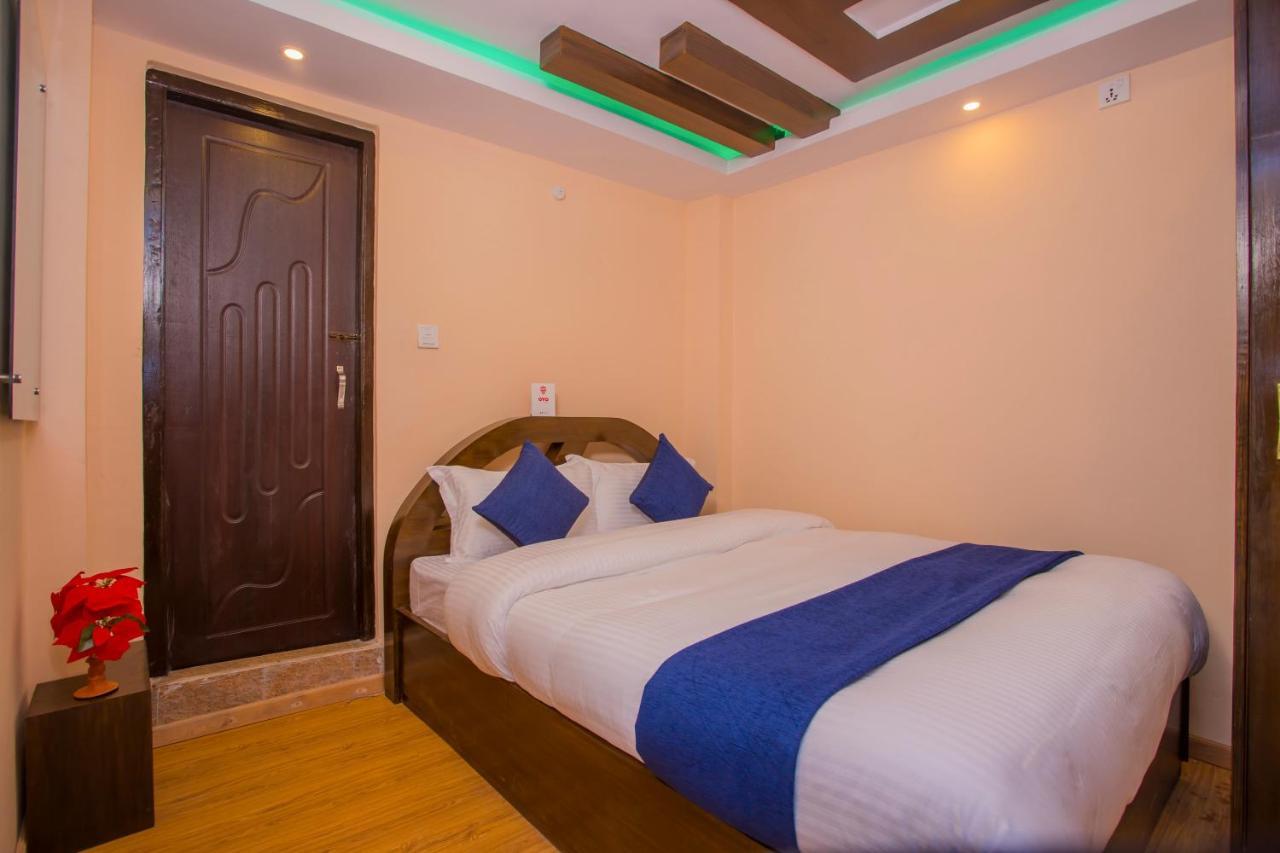 Oyo Hotel Antique Kutty Катманду Экстерьер фото